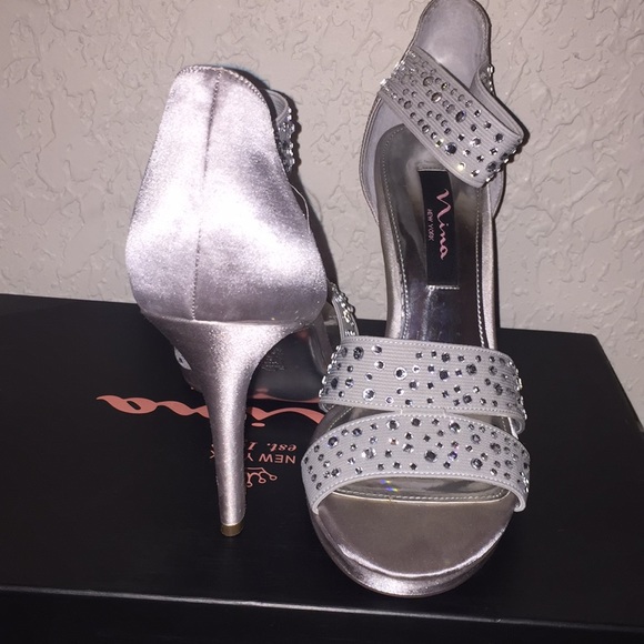 Nina Heals - Picture 3 of 4